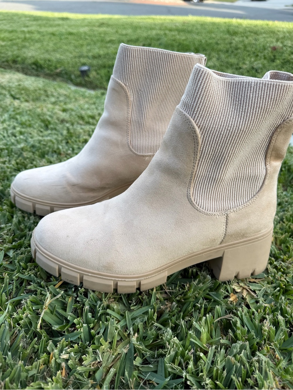 Women’s Beige Chelsea Lug Suede Ankle Boots - 1/2 size big